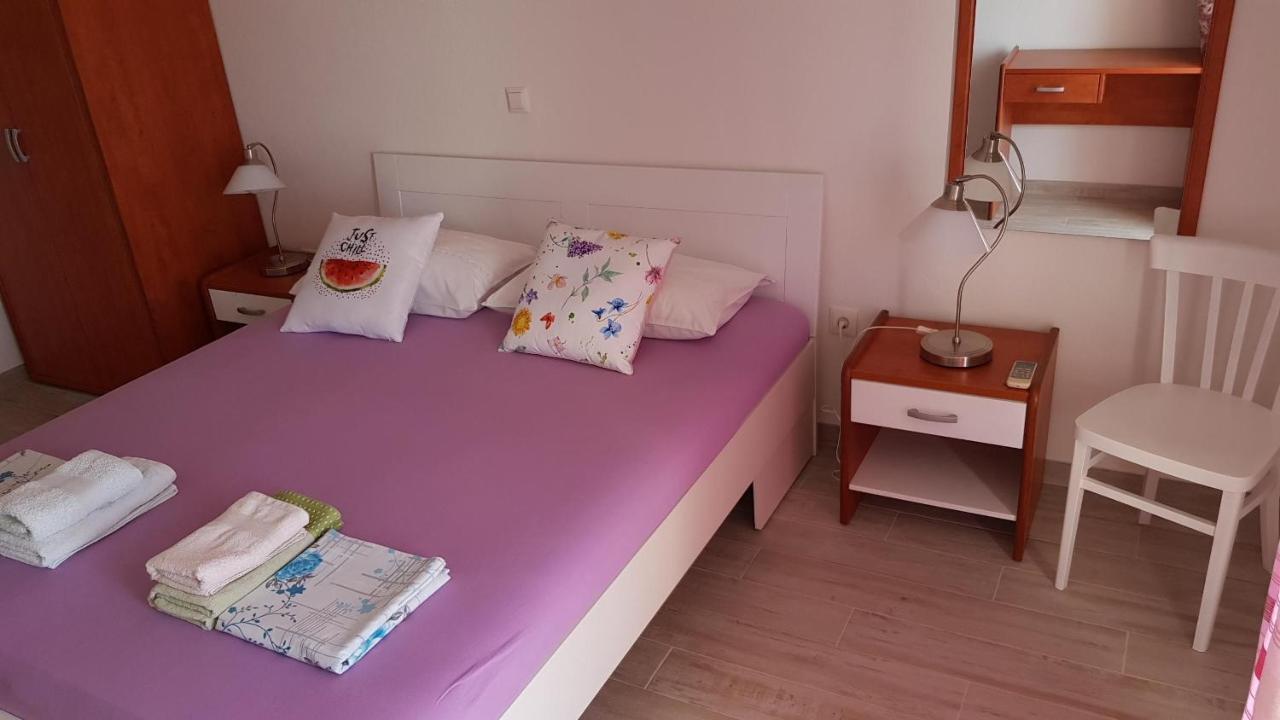 Apartments Bocin Rosso Hvar Town Exterior photo