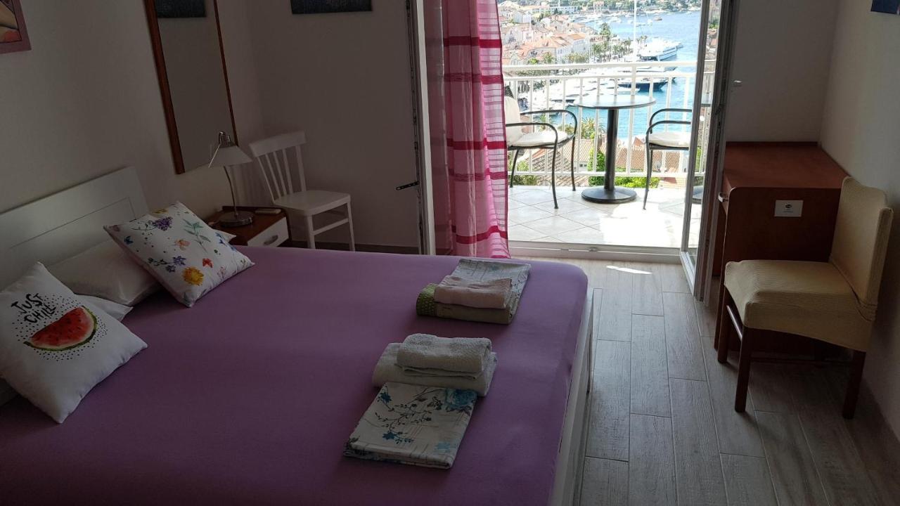 Apartments Bocin Rosso Hvar Town Exterior photo