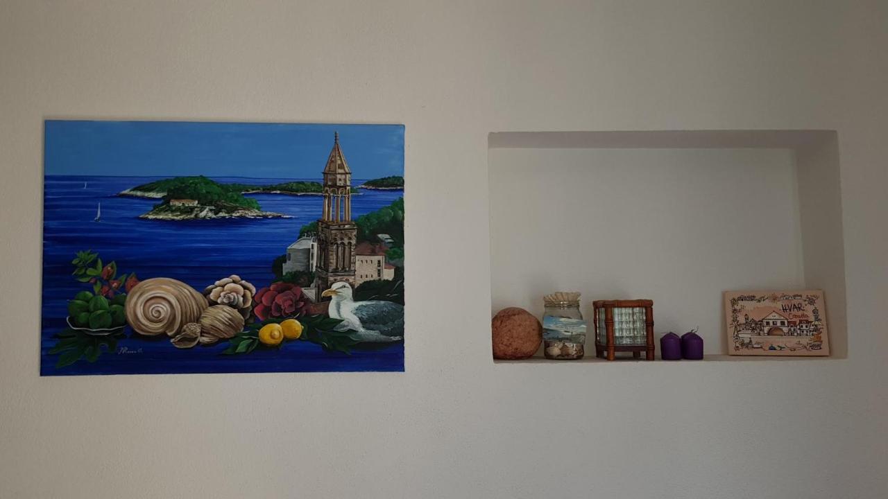 Apartments Bocin Rosso Hvar Town Exterior photo