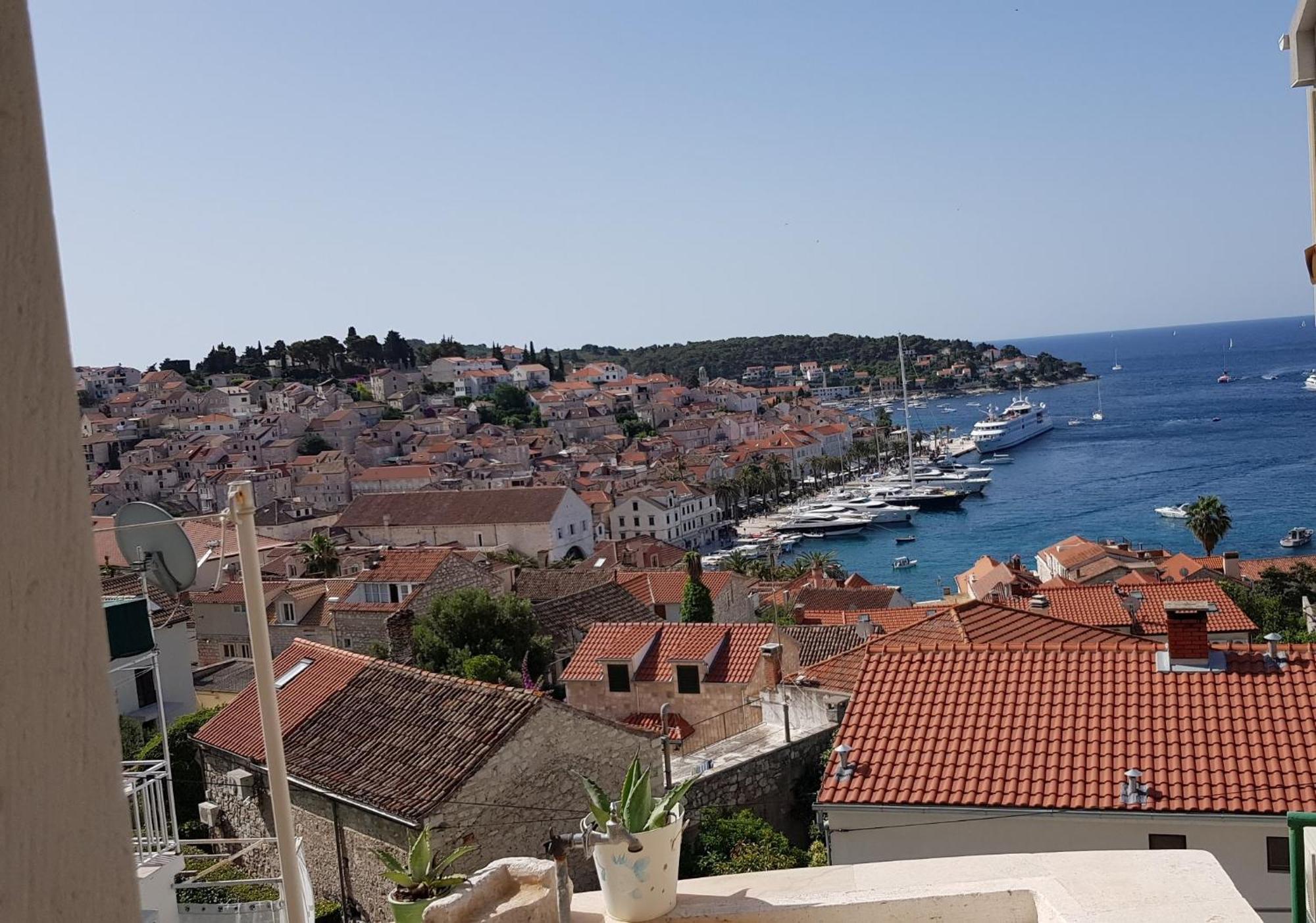 Apartments Bocin Rosso Hvar Town Exterior photo