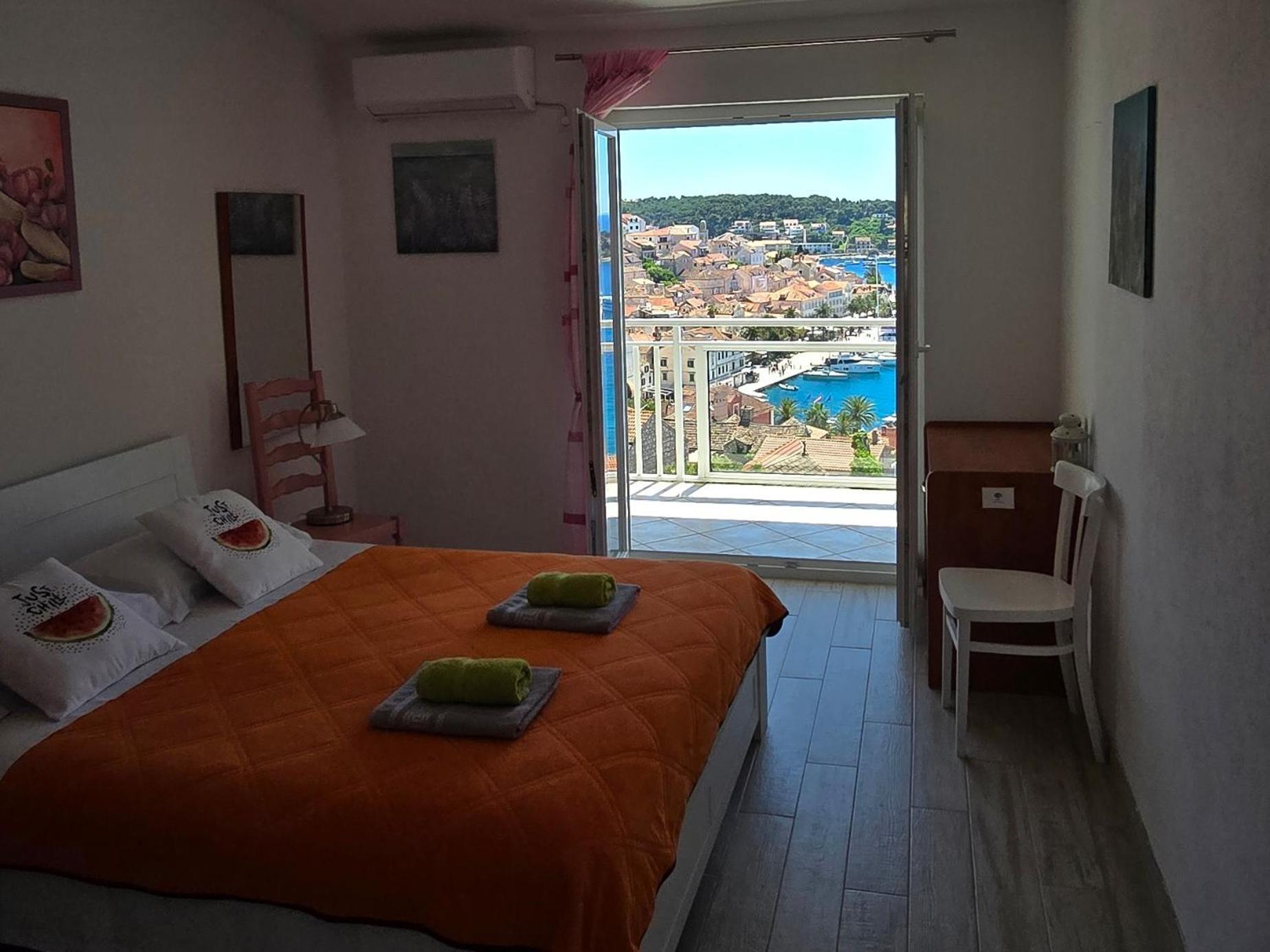 Apartments Bocin Rosso Hvar Town Room photo