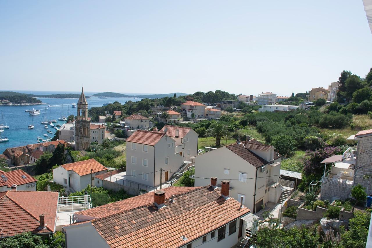 Apartments Bocin Rosso Hvar Town Exterior photo