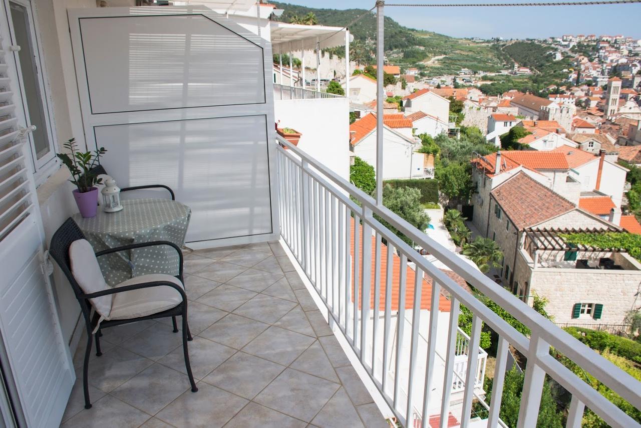 Apartments Bocin Rosso Hvar Town Exterior photo
